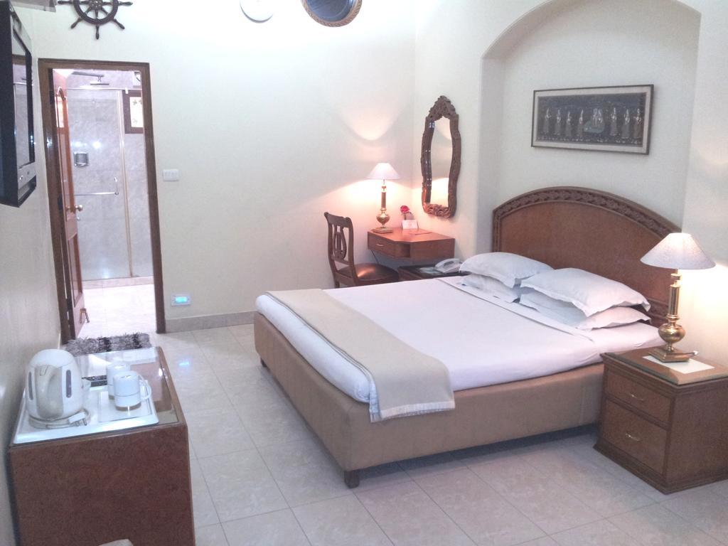 Bajaj Indian Home Stay Neu-Delhi Zimmer foto